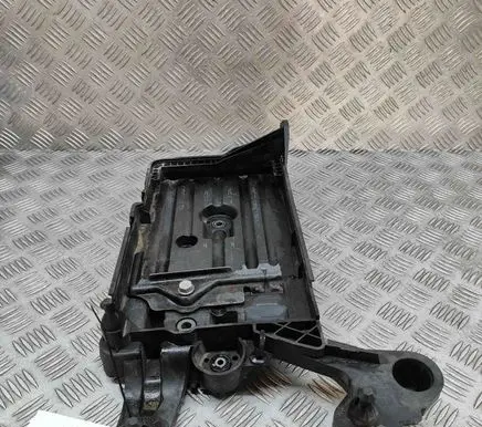 Volkswagen PASSAT B8 Battery box tray 5Q0915321H