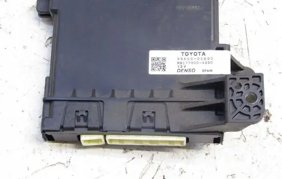 Toyota Auris E180 Air conditioner control unit module 88650-02E00
