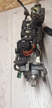 Steering wheel axle set