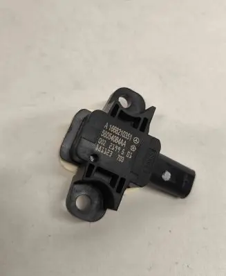 Mercedes-Benz GLS X166 Airbag deployment crash/impact sensor A1668210351 56054084AA