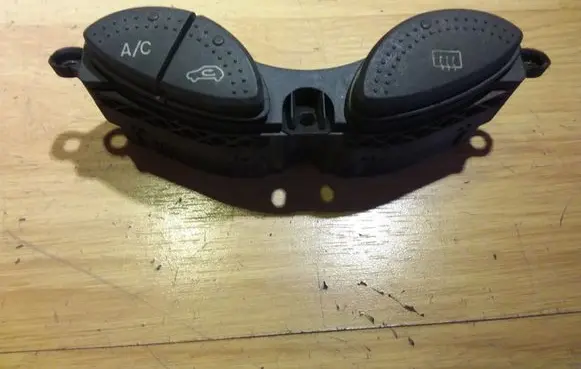 Ford Focus Air conditioning (A/C) switch 98AG19A945B