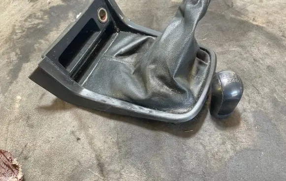 Isuzu D-Max Gear lever shifter trim leather/knob
