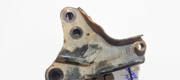 Honda Civic Engine mounting bracket