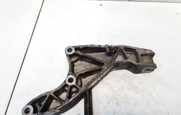 Opel Astra H Engine mounting bracket 13125634