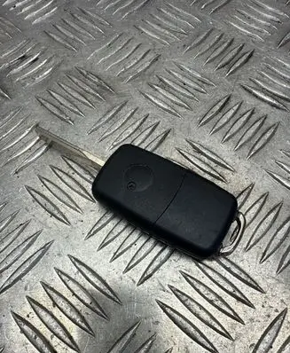 Volkswagen Touran I Ignition key/card 