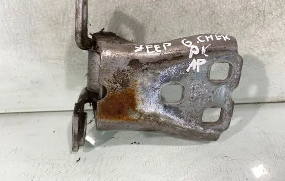 Jeep Grand Cherokee (WK) Front door lower hinge 55394220aa
