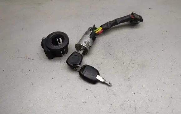 Renault Master II Ignition lock