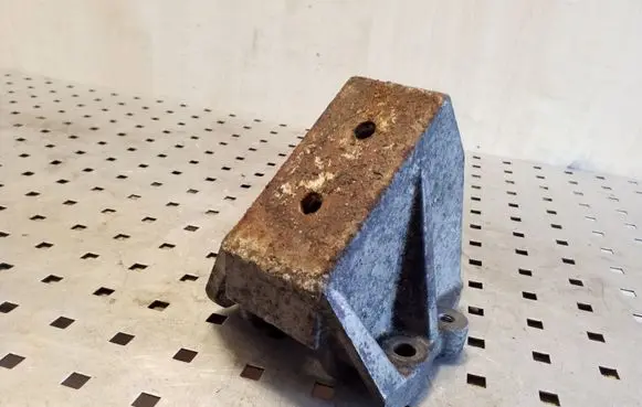 Opel Frontera B Engine mounting bracket