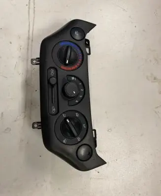 Chevrolet Aveo Climate control/heater control trim 
