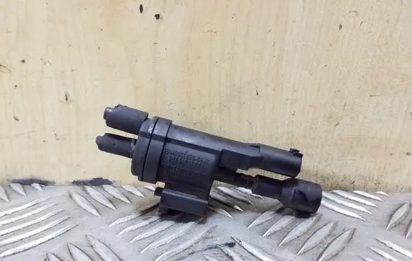 Mercedes-Benz E W212 Turbo solenoid valve 0025401497