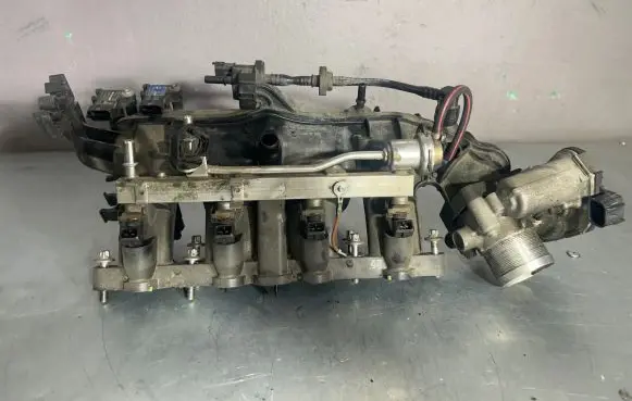 Opel Astra J Intake manifold 1064929S03