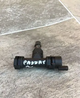 Volkswagen PASSAT B6 Clutch pipe/line 1K0721468