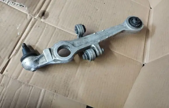 Volkswagen PASSAT B5.5 Front control arm 4D0407155P