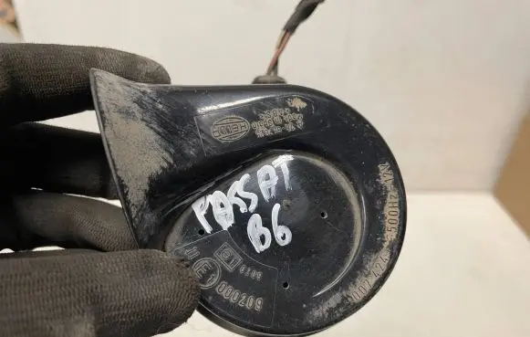 Volkswagen PASSAT B6 Horn signal