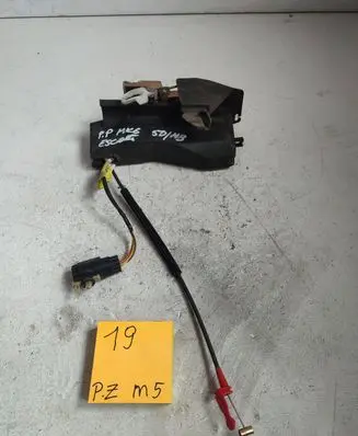 Ford Escort Front door lock 9348729