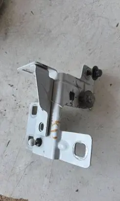 Opel Vivaro Fender mounting bracket 164752310r