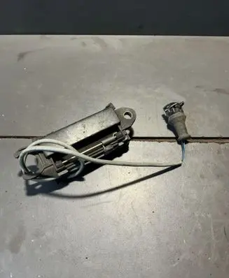 Audi 80 90 S2 B4 Front door exterior handle 4A0837205