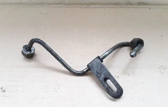 Suzuki Grand Vitara II Fuel injector supply line/pipe Z928