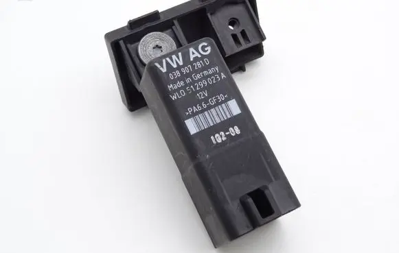 Volkswagen Touran I Glow plug pre-heat relay 038907281D