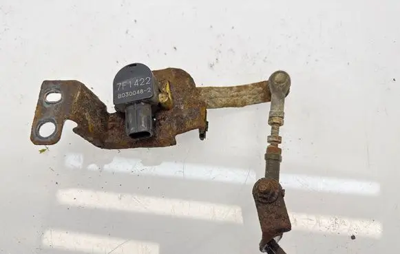Subaru Legacy Rear air suspension level height sensor 7F1422 B0300482
