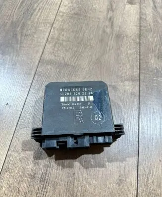 Mercedes-Benz CLK A208 C208 Door control unit/module 2088202226 352484