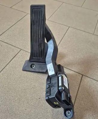 Hyundai i40 Accelerator throttle pedal 327263Z000
