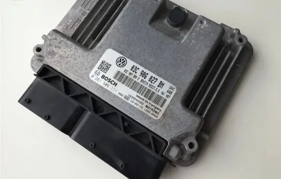 Volkswagen Touran II Engine control unit/module 0261S06111 03C906027BM