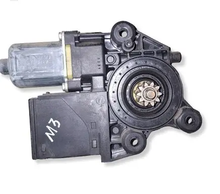Renault Megane III Front door window regulator motor 0130822478