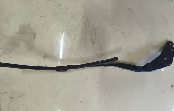 Mercedes-Benz E W212 Front wiper blade arm A2128201644