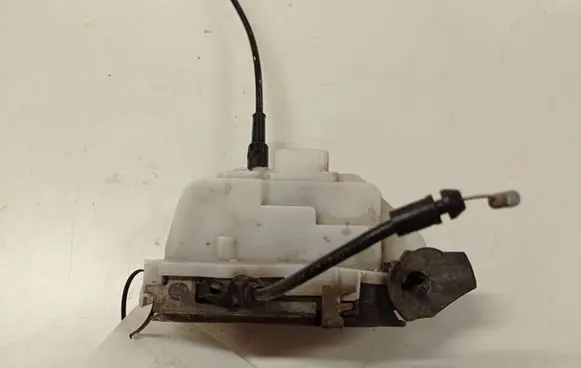 Renault Megane II Front door lock