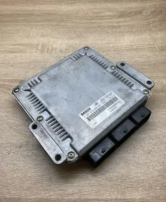 Volvo S40, V40 Engine control unit/module ECU 8200065994 0281010440