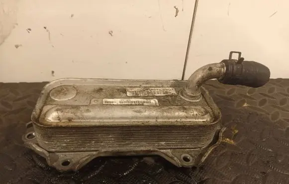 Toyota Avensis T270 Engine oil radiator MM112fN 157100r01