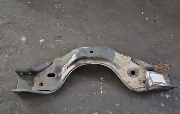 Isuzu D-Max Gearbox mounting bracket IMPRK1362755