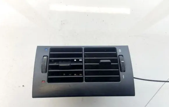 BMW 5 E39 Dash center air vent grill 8376150