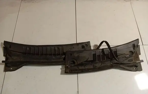 Nissan Almera Tino Wiper trim M5614