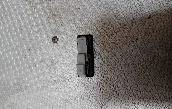 Renault Clio V Tailgate opening switch 906069264R A4539050501