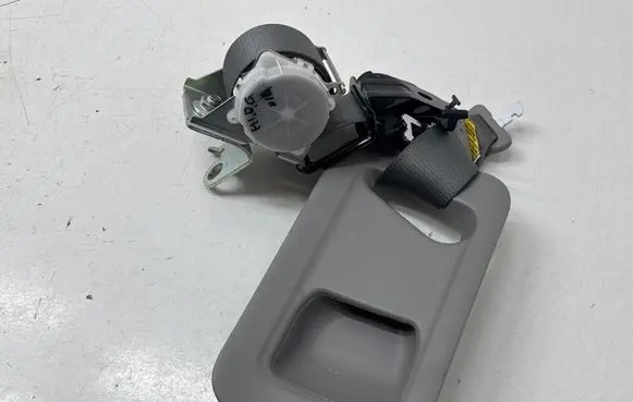 Toyota Highlander XU50 Middle seatbelt (rear) A2752B 731370E010