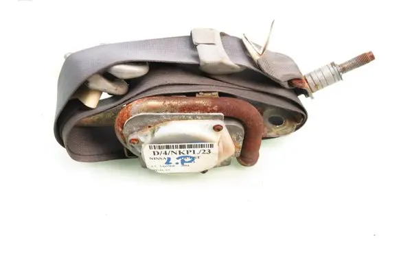 Nissan Quest Front seatbelt