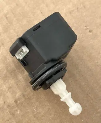 Headlight level adjustment motor