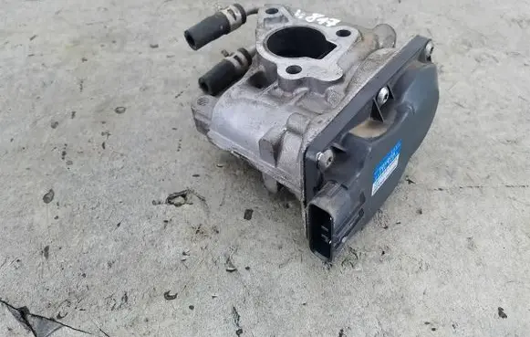 Toyota Avensis T270 EGR valve 258000R010
