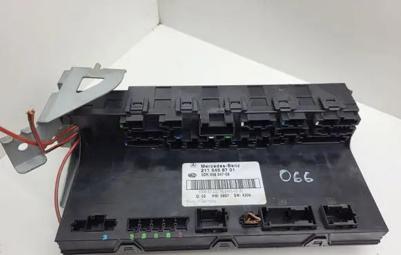 Mercedes-Benz E W211 Comfort/convenience module 2115458701 5DK00804758