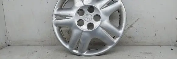 Toyota Avensis Verso R15 wheel hub/cap/trim 4260205060