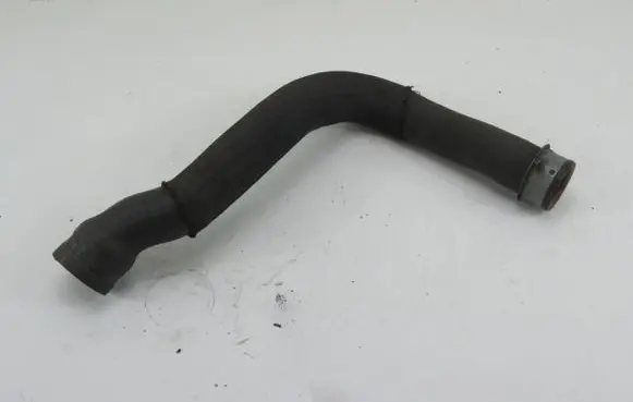 Mercedes-Benz C W203 Engine coolant pipe/hose 2035010882