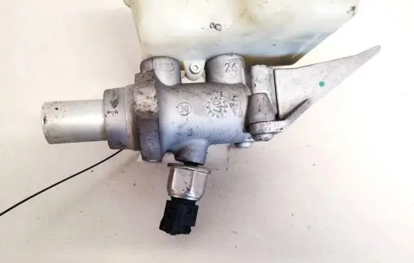 Mercedes-Benz ML W164 Master brake cylinder