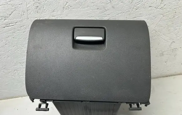 Ford Focus Glove box 4M51A06044