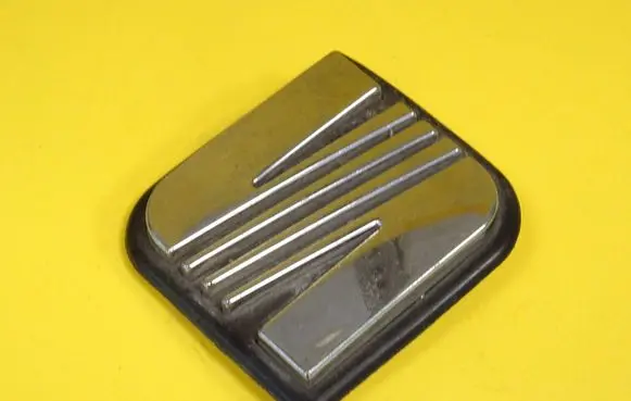 Manufacturer badge logo/emblem