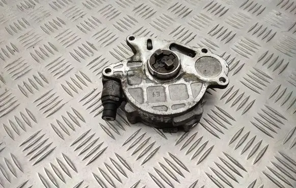 Volkswagen PASSAT B7 Vacuum pump 03L145100F