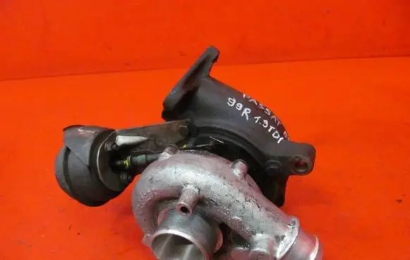 Volkswagen PASSAT B5 Turbo 028145702H