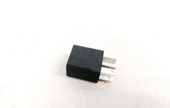 Alfa Romeo Mito Other relay 11130787E D272