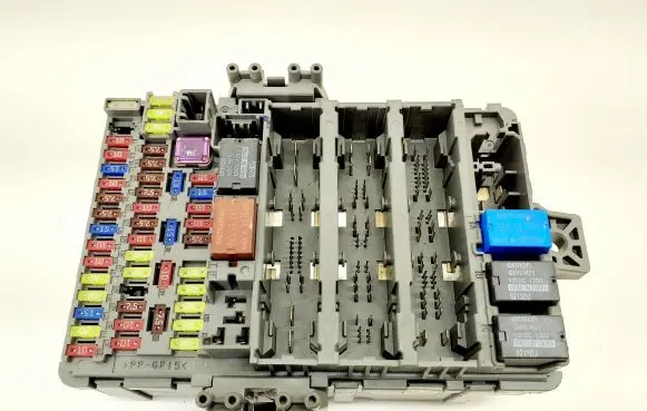 Honda CR-V Fuse module T1GE311